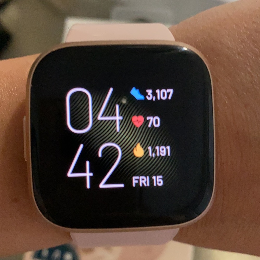 Fit Bit Versa 2 - Picture 2 of 3